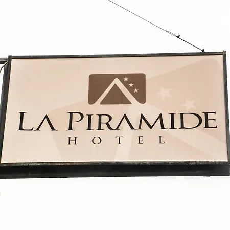 La Piramide ロッカルメーラ