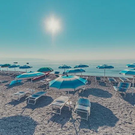 金字塔酒店 3* 洛卡卢美拉