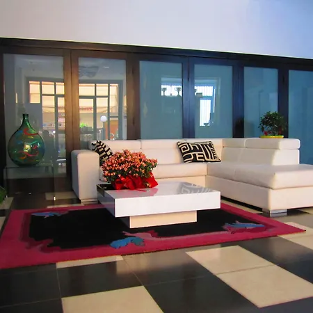 金字塔酒店 洛卡卢美拉