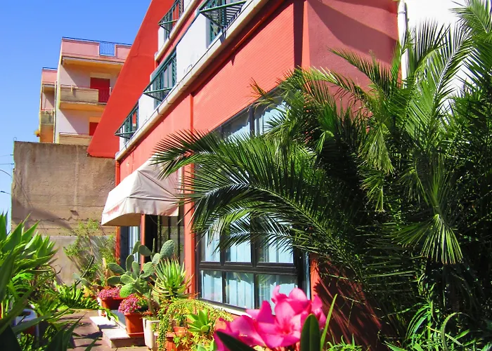 La Piramide Hotel Roccalumera