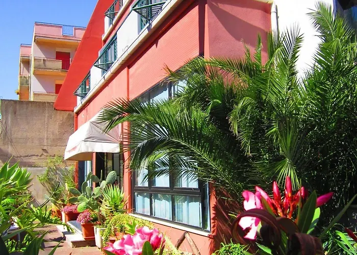 La Piramide 3* Roccalumera