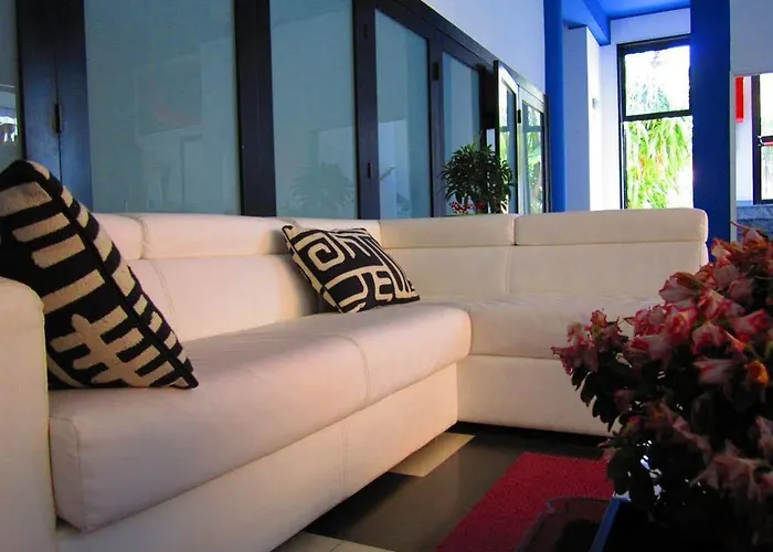 La Piramide 3* Roccalumera