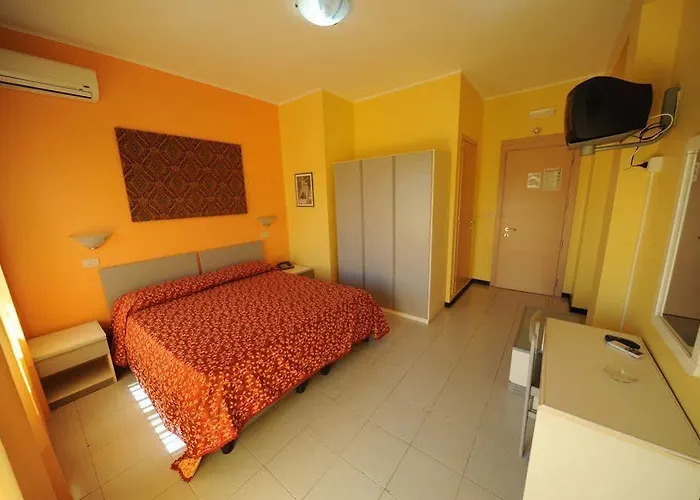 La Piramide Hotel 3*