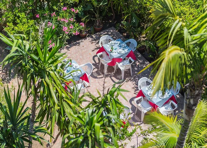 La Piramide فندق